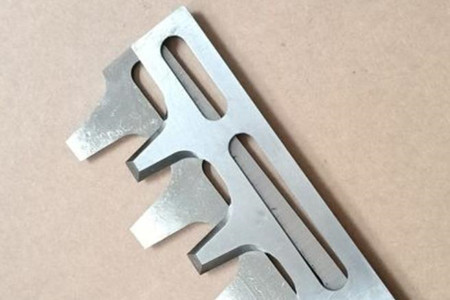 綠籬機刀片材質解析,優質材料助力高效修剪!